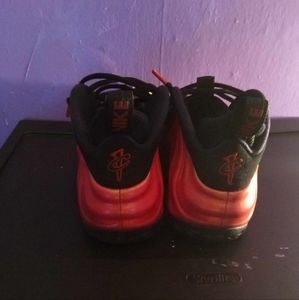 nike air foamposite one habanero red.